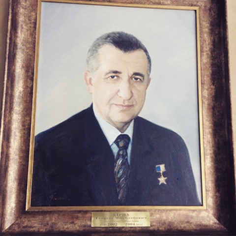 Портрет Кирпы в холле перед приемной министра