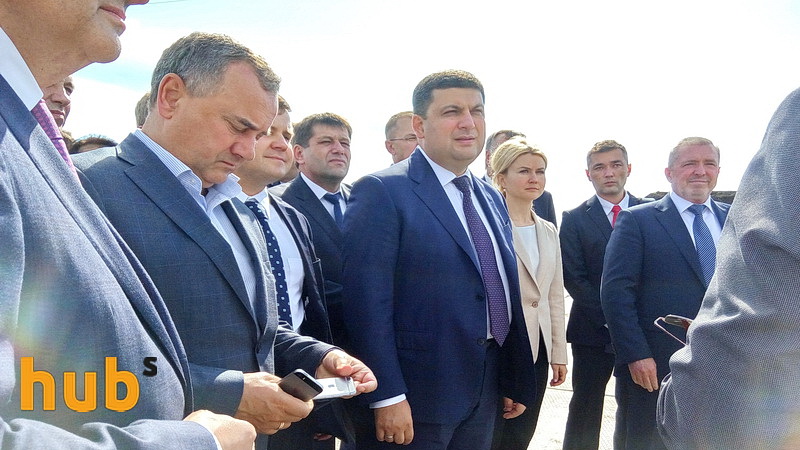 Премьер-министр Украины Владимир Гройсман на запуске поисковая скважины №900 