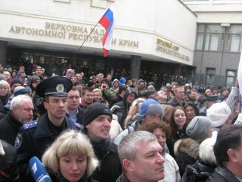 В Симферополе 5 тыс. крымских татар митингуют за целостность Украины