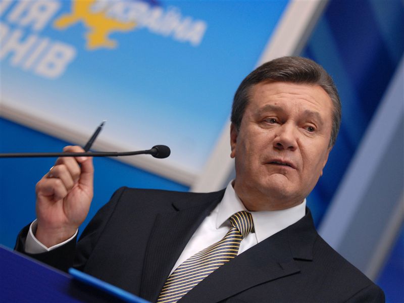 Янукович все еще считает себя Президентом Украины и просит помощи у России - заявление 