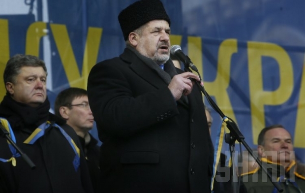 Крымские татары начинают митинг за единство Украины в Симферополе