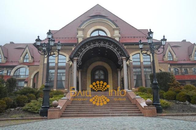 Карпатская резиденция Януковича стала доступна для экскурсий 