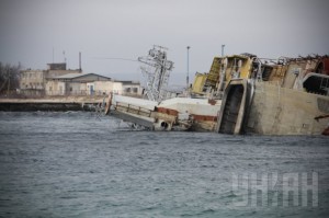 Российские военные затопили четвертый корабль в Крыму