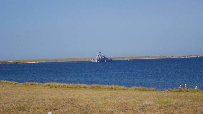 Россияне затопили в Крыму два корабля - 