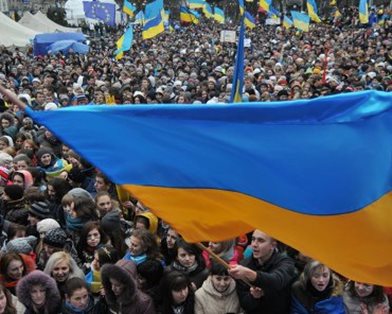 Тысячи жителей Николаева вышли поддержать единство Украины