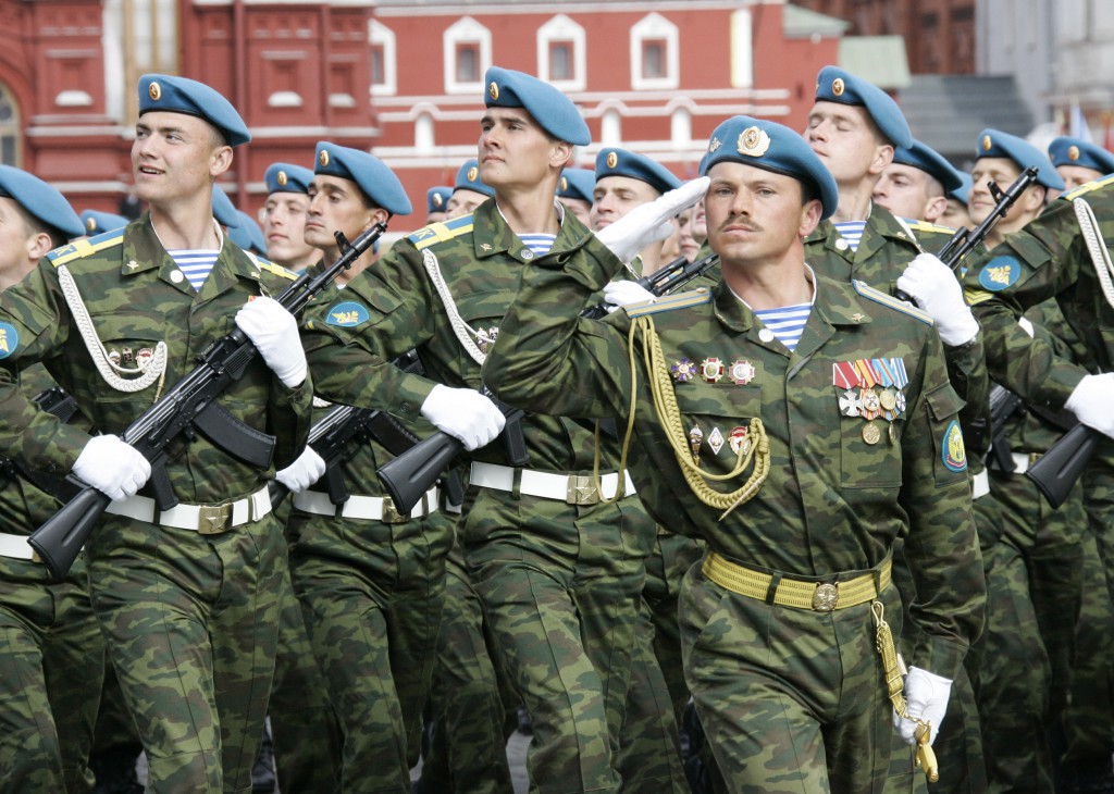В России начались учения десантников 