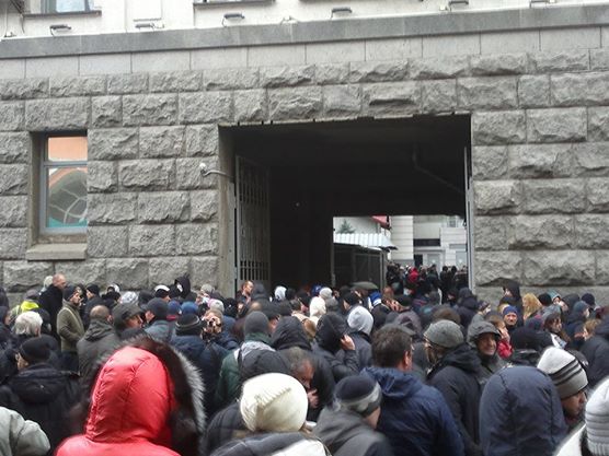 В Харькове сепаратисты идут к СИЗО, чтобы освободить своих соратников