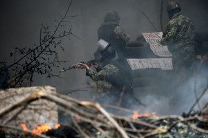 Российские фондовые индексы  снизились из-за танков на границе с Украиной