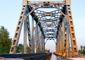 В Полтавской области заминировали железнодорожный мост