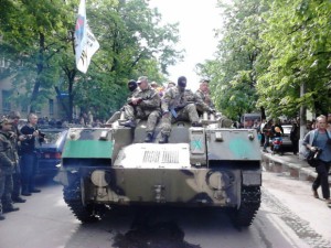 Сепаратисты проводят парад в Славянске