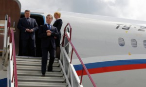 Медведев прилетел в аннексированный Крым