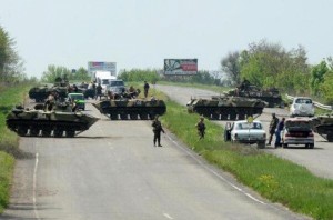 Украинские силовики взяли Славянск в кольцо, есть пострадавшие