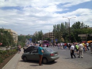 Сепаратисты подошли к воротам резиденции Ахметова. Фото