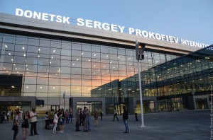 Донецкий аэропорт временно приостановил работу 