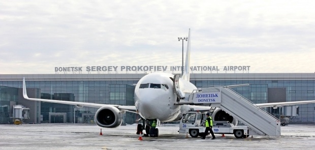 Аэропорт Донецка приостанавливает работу из-за террористов ДНР