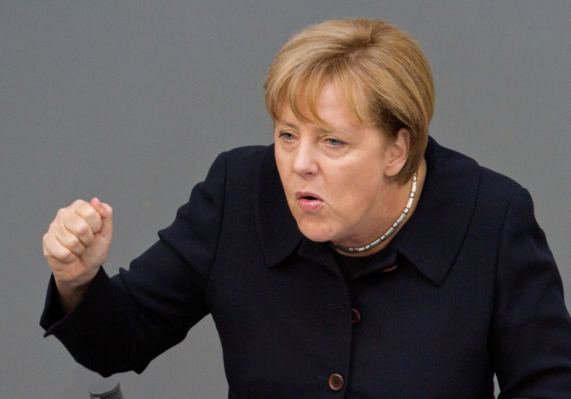 Меркель угрожает РФ новыми санкциями