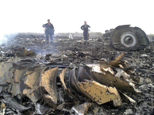 Российские СМИ выдали очередную версию - самолет сбили украинские военные, покушались на Путина