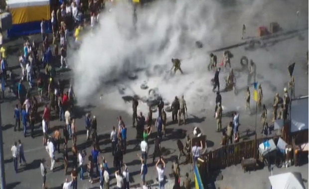 На Майдане подожгли шины. Фото