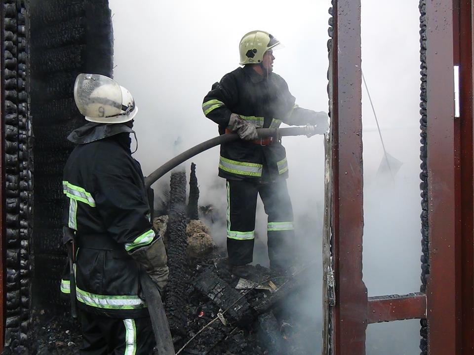 Пожар на складах в Киеве возле метро 