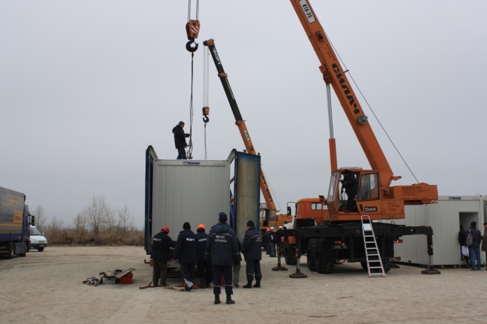 В Запорожье устанавливают модульные дома для переселенцев из зоны АТО. Видео
