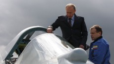Владимир Путин осматривает новый МиГ