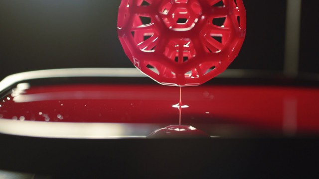 Процесс печати на 3D-принтере Carbon3D
