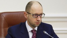 Яценюк приказал аннулировать энергетический договор с РФ по Крыму