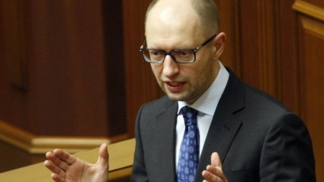Яценюк назвал причины приостановки приватизации ОПЗ