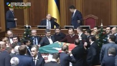 Депутаты заблокировали трибуну Рады