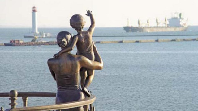 Дно Одесского морского порта начали углублять