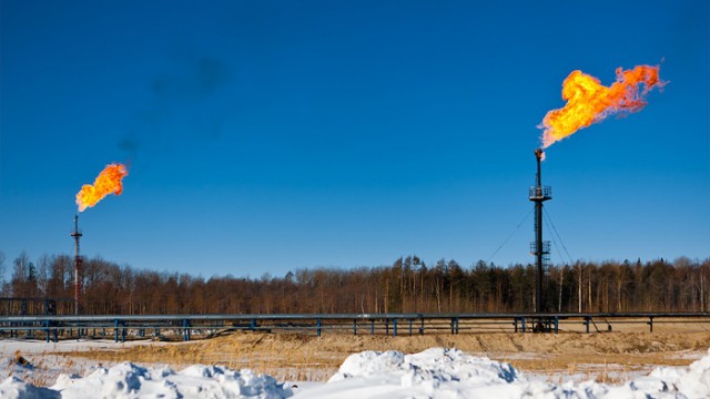 РФ за год впустую сжигает больше газа, чем продает Украине