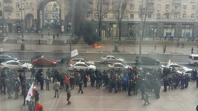 В Киеве таксисты взбунтовались против Uber: видео протеста