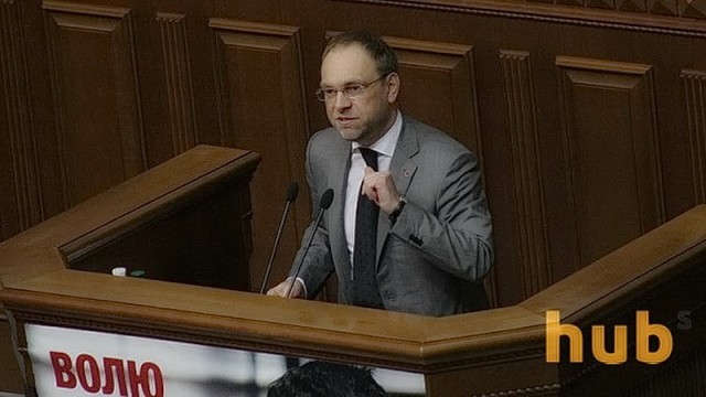 С. Власенко: Президент подписывает вовремя  лишь мизерную часть законов