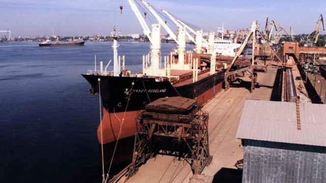 Порты Мариуполя и Бердянска обвиняют в саботаже решений правительства