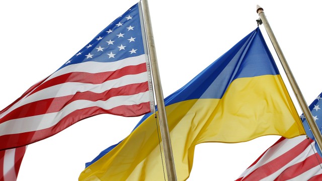 США собираются втрое урезать помощь Украине
