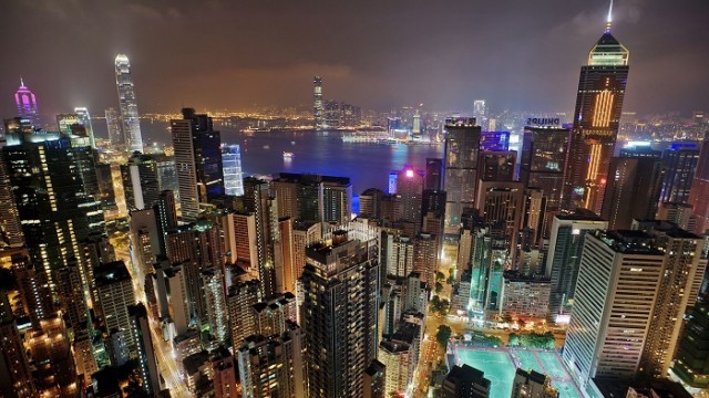 Гонконг признали самым дорогим городом мира