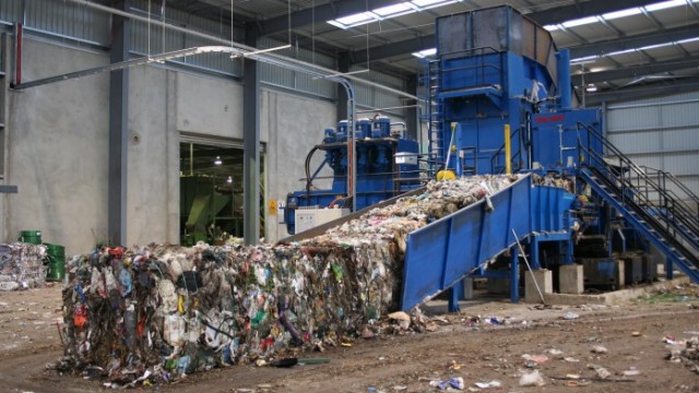 В Киеве появятся центры переработки мусора