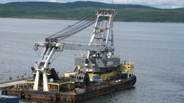 Херсонский морпорт заказал ремонт плавкрана