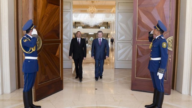 Президент Азербайджана Ильхам Алиев и Президент Украины Петр Порошенко