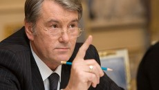 Ющенко пристыдил Порошенко из-за фабрики Roshen в РФ