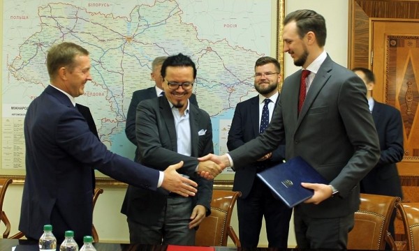Автодор, «Укрзализныця» и «Артемсоль» подписали соглашение о сотрудничестве
