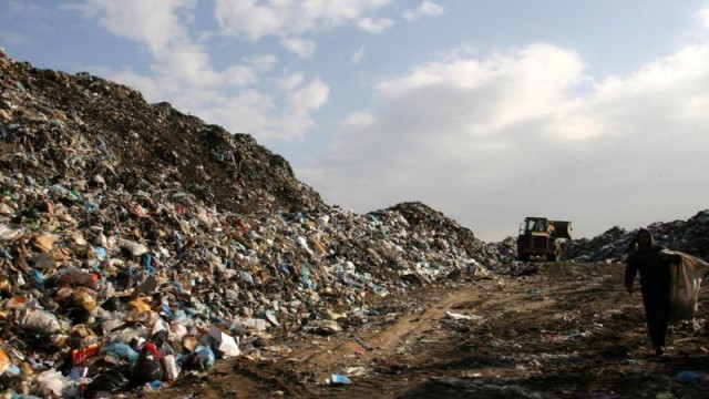 Мусорный коллапс во Львове: с переполненных свалок вывезли 50% отходов