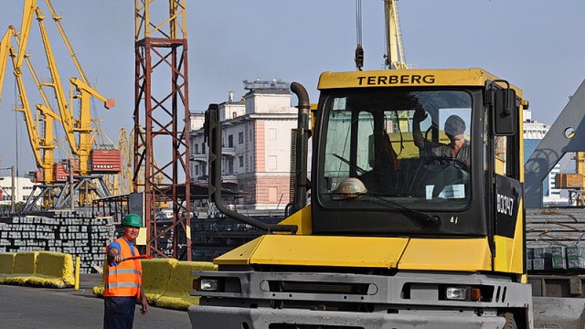 Одесский порт нарастил обработку сухогруза на 105 %