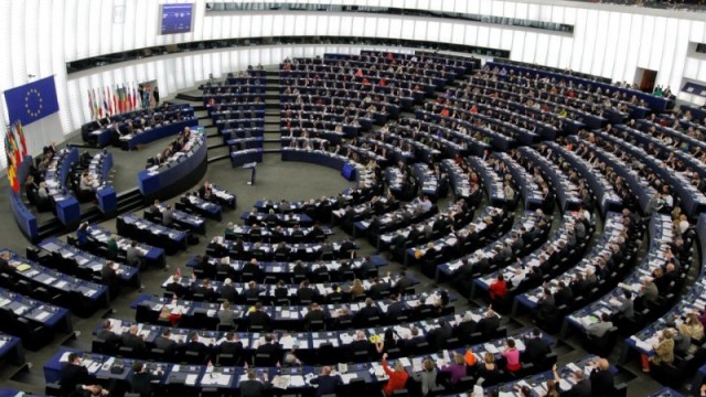 Європарламент рекомендував ЄС надати Україні статус кандидата