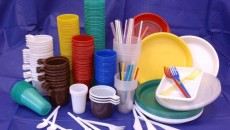 В Минэкологии предлагают отказаться от пластиковых пакетов и посуды