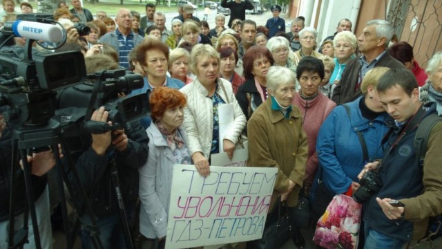 Работники николаевского предприятия блокировали одесскую трассу