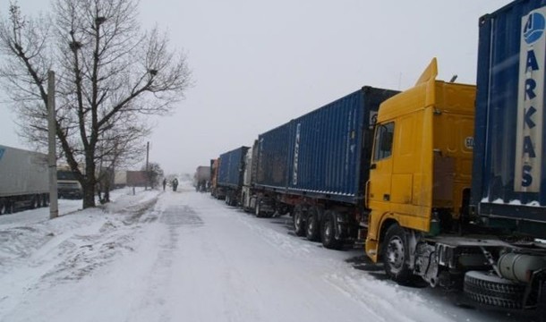 В Киев перестали пускать грузовики