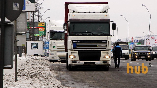 Въезд грузовиков в Киев ограничили из-за непогоды