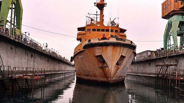 Одесские корабелы начали ремонт океанского буксира