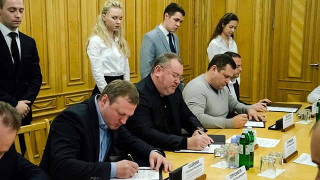 Днепровские коммунальщики выплатят компании Ахметова 360 млн грн